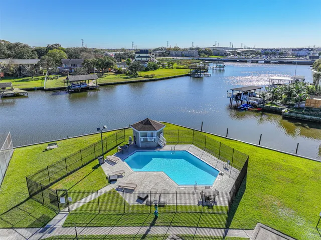 $259,900 | 2034 Glencove Drive, Seabrook, TX 77586