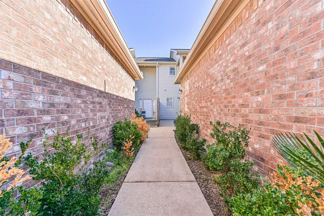 $259,900 | 2034 Glencove Drive, Seabrook, TX 77586