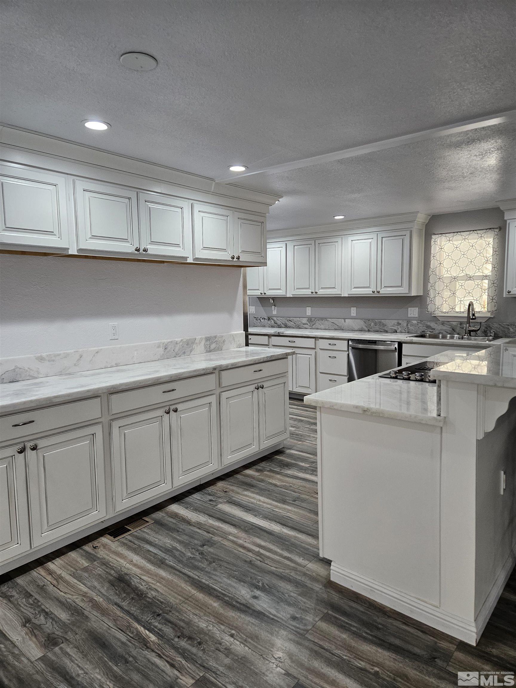 280 Taurus Circle Reno, NV 89521 - Photo 8 of 37 Photo 8