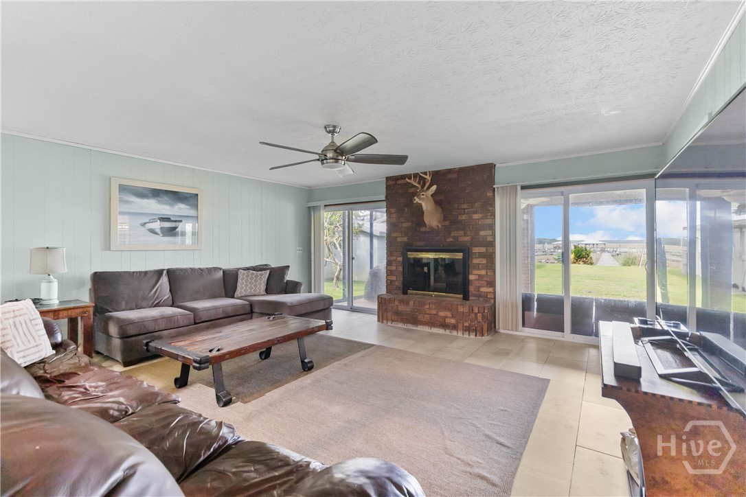 252 River Drive Midway, GA 31320 - Photo 11 of 38 Family Room