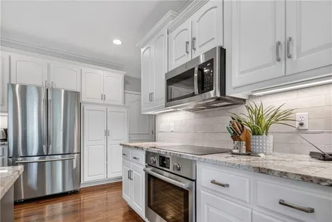 $750,000 | 9308 West 146th Terrace, Overland Park, KS 66221