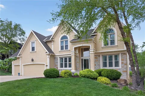 $750,000 | 9308 West 146th Terrace, Overland Park, KS 66221