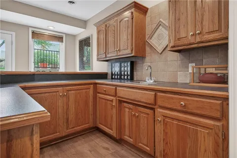 $750,000 | 9308 West 146th Terrace, Overland Park, KS 66221