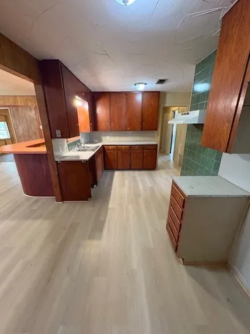 a view of empty room with ceiling fan