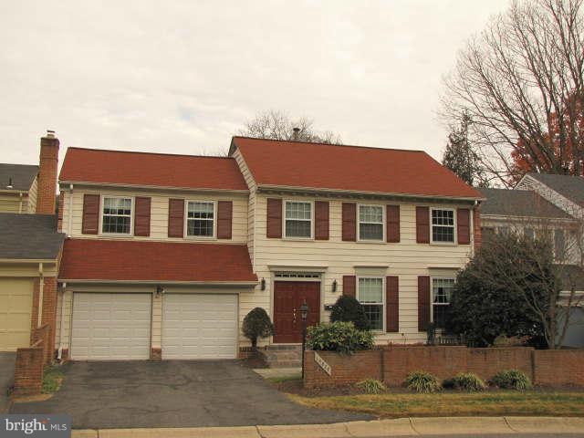 10277 Gainsborough Road Potomac, MD 20854 - Photo 1 of 14 a aerial view of a house