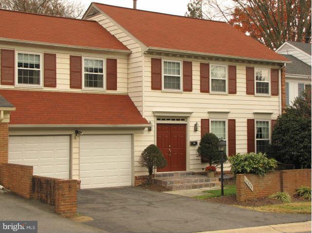 10277 Gainsborough Road Potomac, MD 20854 - Photo 2 of 14 a front view of a house with yard