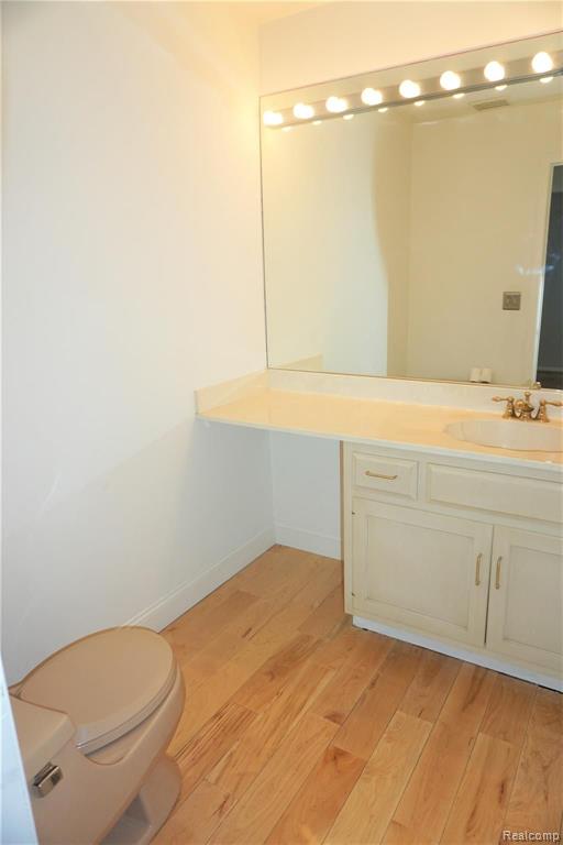 2218 Rhine Road West Bloomfield, MI 48323 - Photo 24 of 39