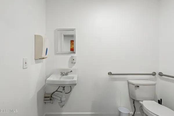$1,650 | 402 Broadway, Unit 1, Albany, NY 12207