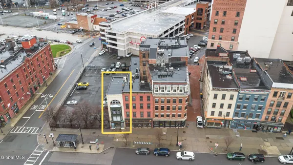 $1,650 | 402 Broadway, Unit 1, Albany, NY 12207