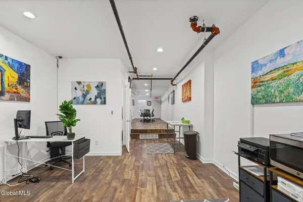 $1,650 | 402 Broadway, Unit 1, Albany, NY 12207