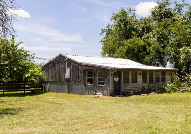 $738,000 | 312 Farm To Market 391, Hearne, TX 77859