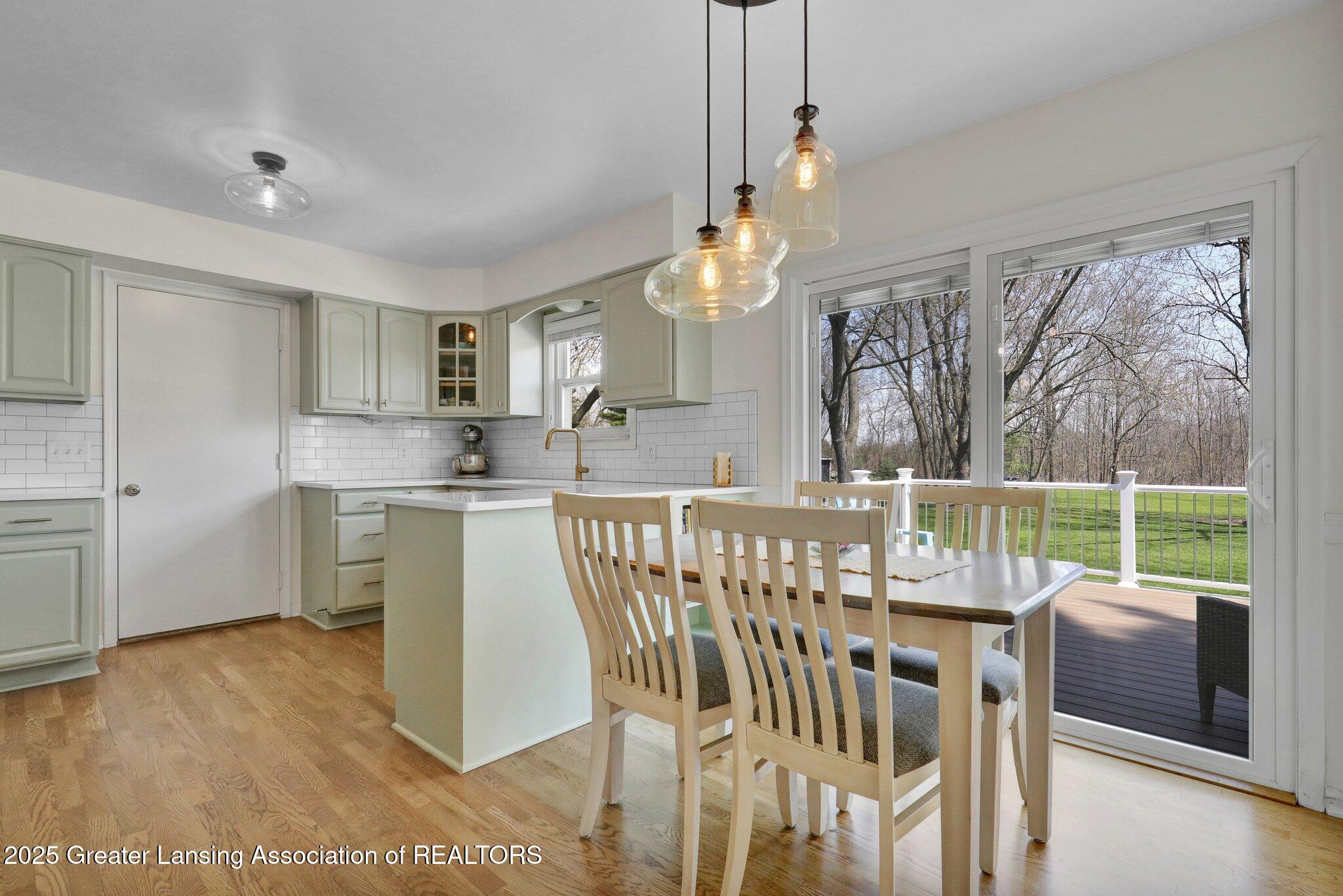 2762 Grovenburg Road Lansing, MI 48911 - Photo 12 of 38 17-web-or-mls-Open Ended Media-17