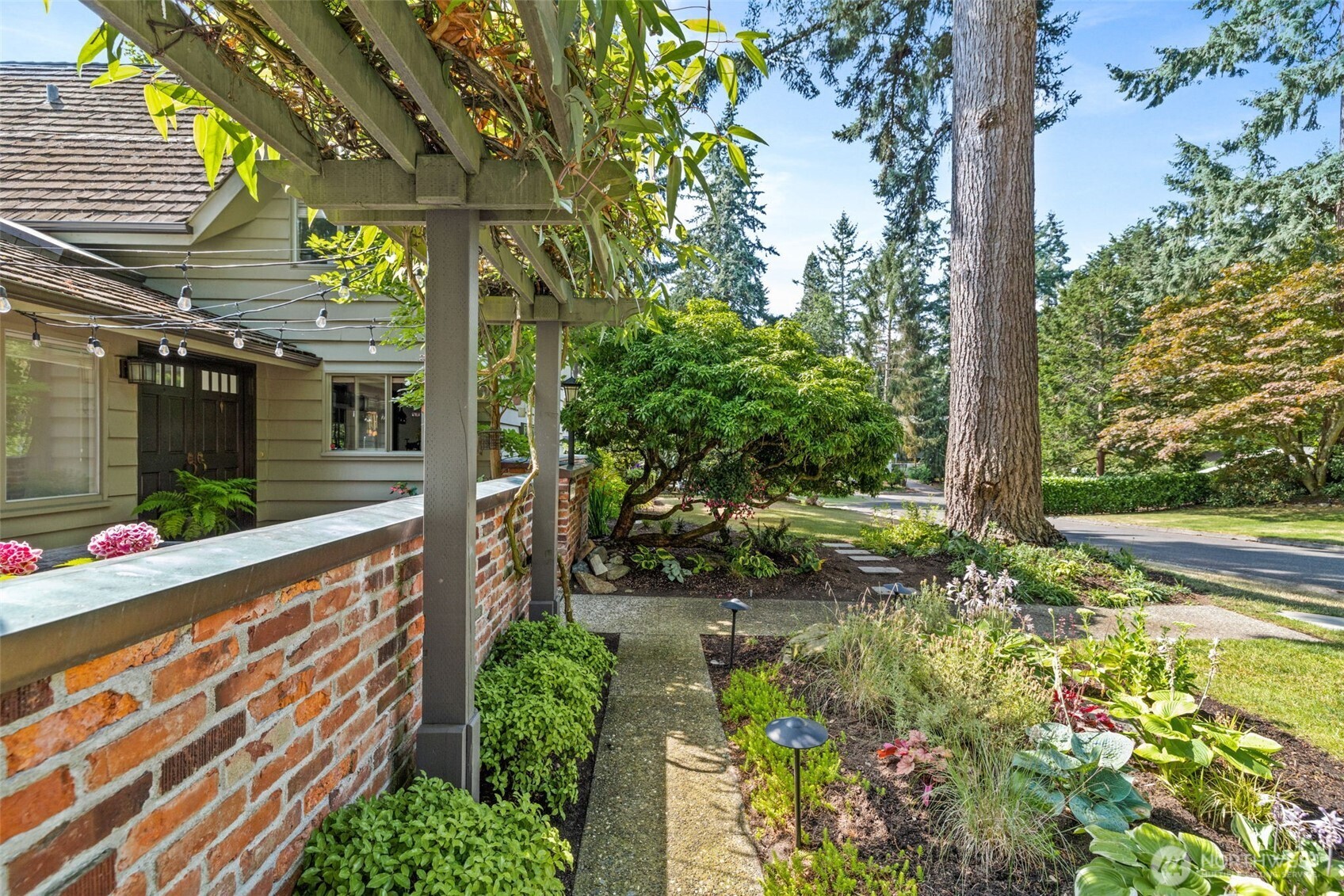 13526 Sherman Road Northwest Seattle, WA 98177 - Photo 4 of 40 Gallery Image 4