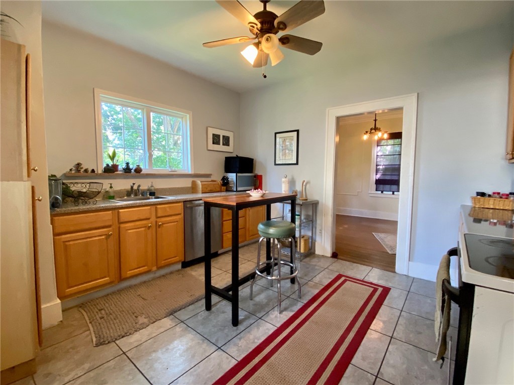 256 Scholfield Road Irondequoit, NY 14617 - Photo 12 of 32