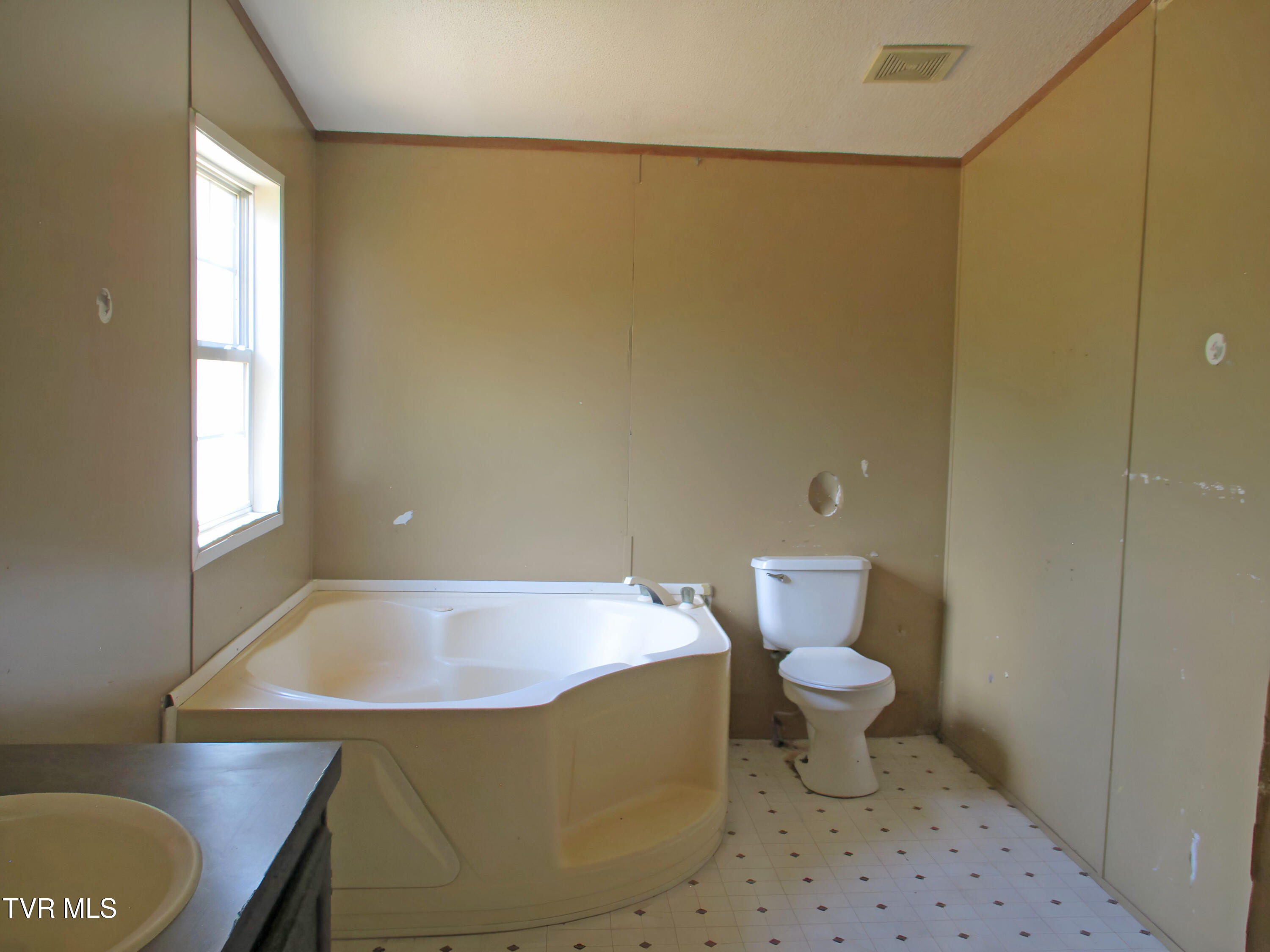 6927 Moccasin Valley Road Lebanon, VA 24266 - Photo 6 of 7 IMG_0194