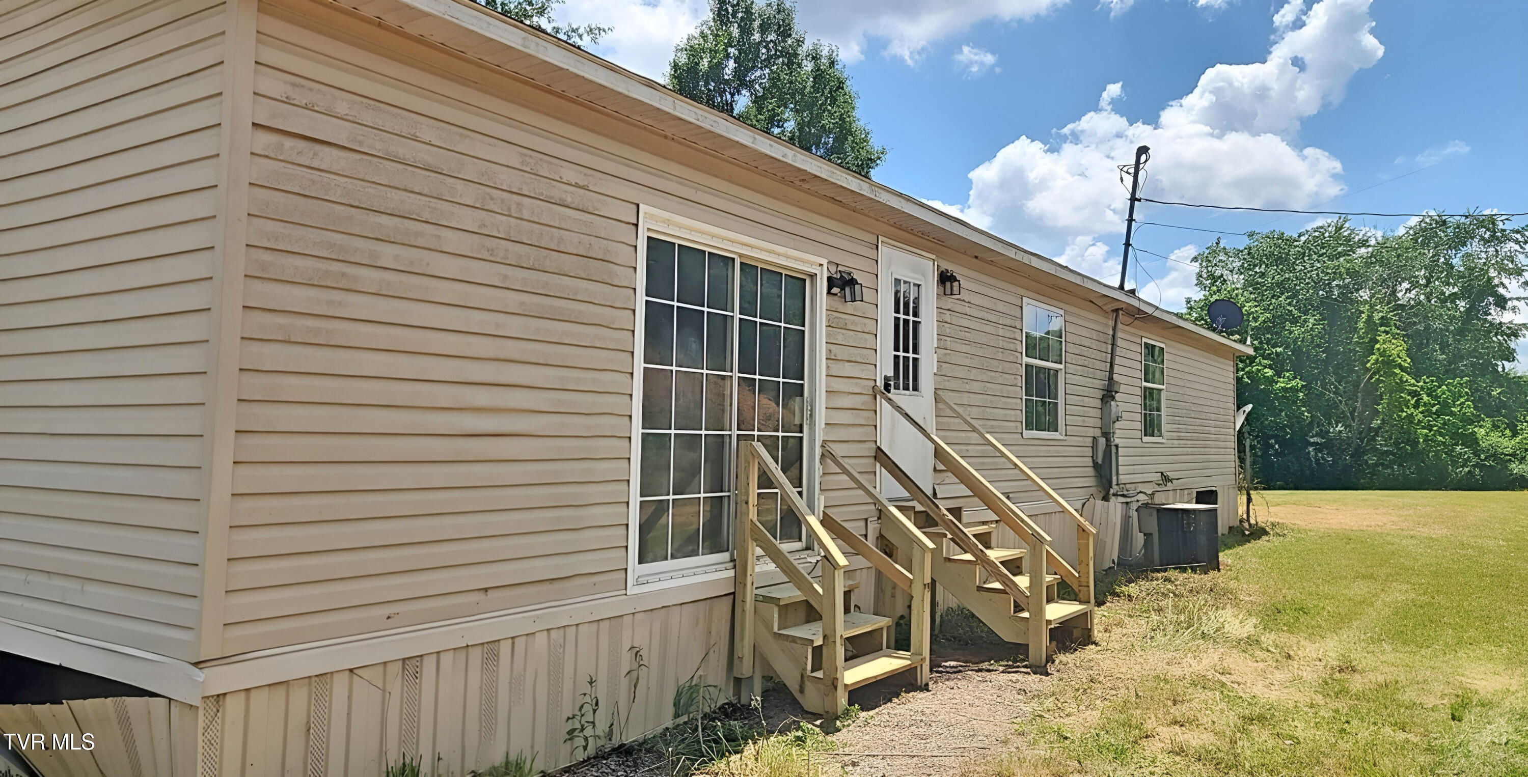 6927 Moccasin Valley Road Lebanon, VA 24266 - Photo 7 of 7 Messenger_creation_89C7BE2C-56E2-44D0-A9