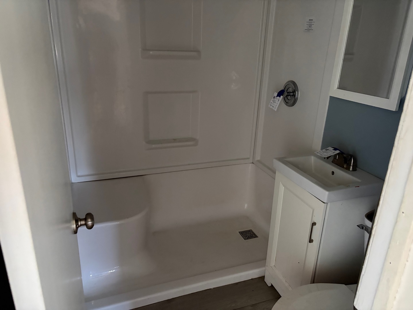 3543 William Street Steger, IL 60475 - Photo 13 of 21 a bathroom with a bathtub