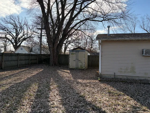 a view of a house with a back yard