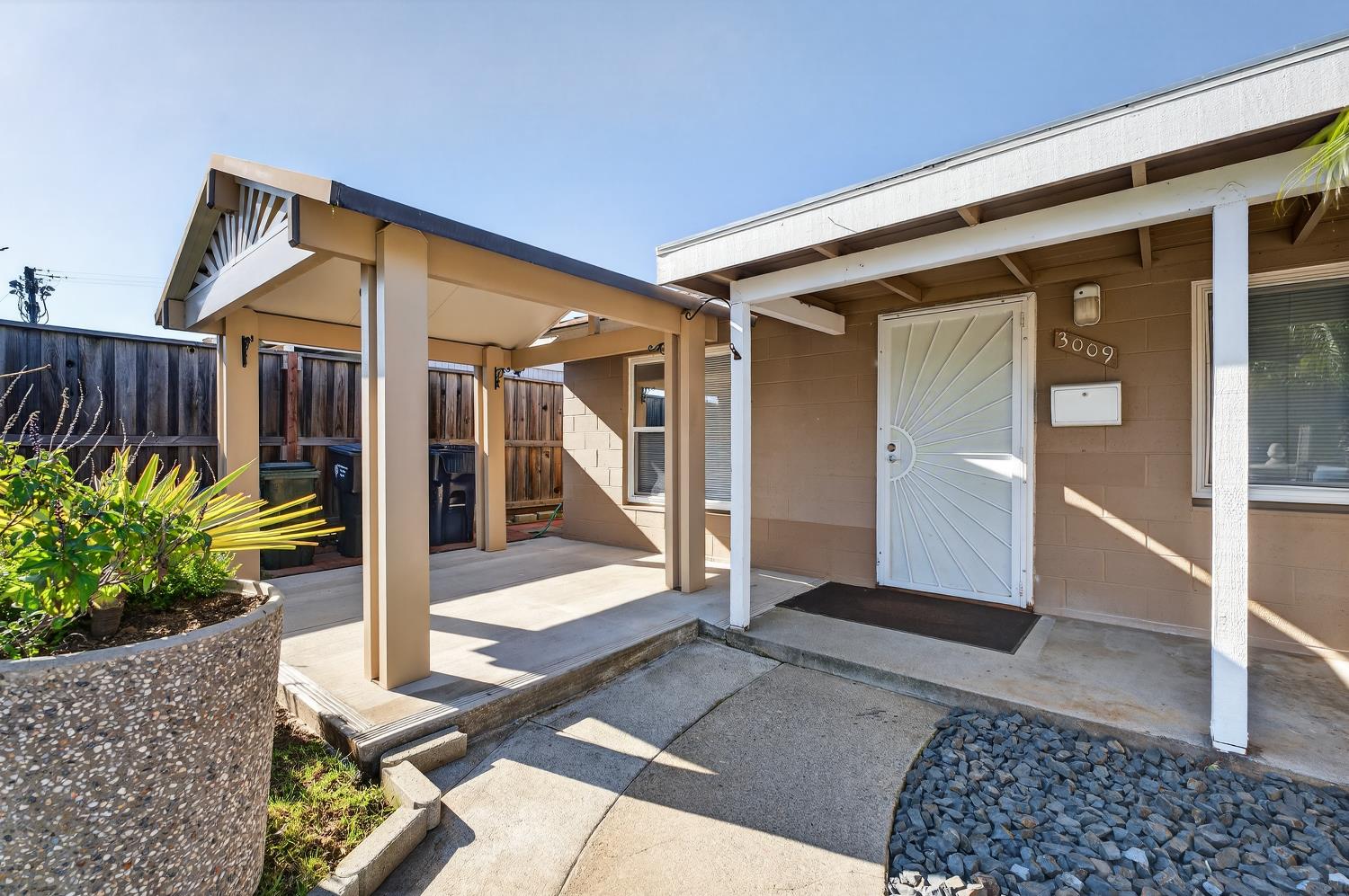 3009 Howe Avenue Sacramento, CA 95821 - Photo 2 of 33