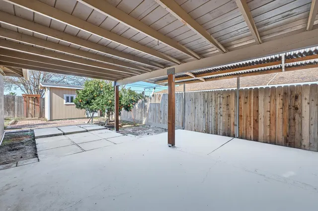 a view of a backyard of the house
