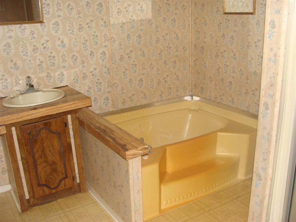 23048 Mcdonald Pte Road Seneca, SC 29672 - Photo 9 of 13