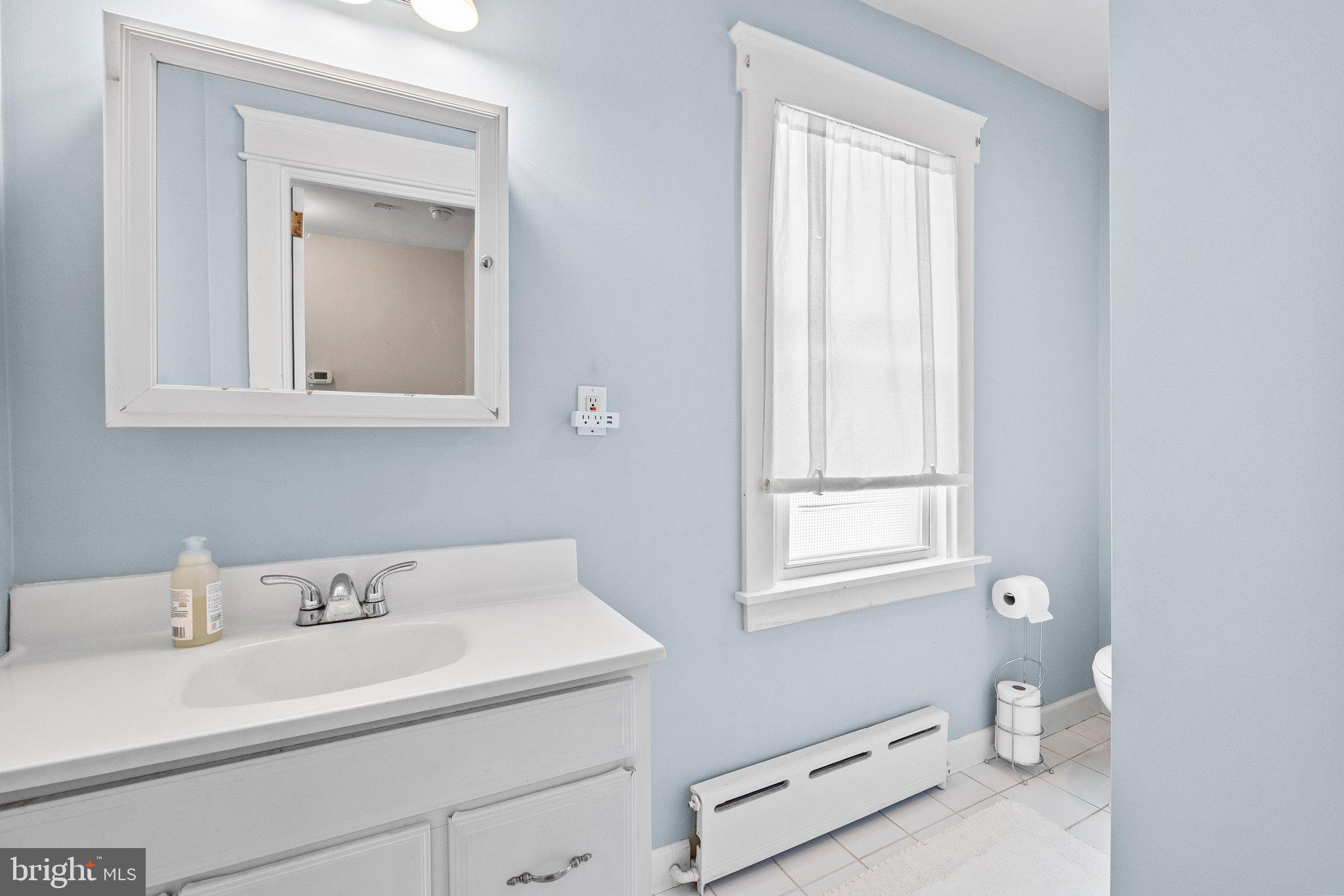 22 Harvard Road Havertown, PA 19083 - Photo 23 of 37 2nd floor bath w tub