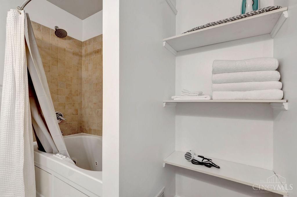 633 Main Street, Unit 2 Cincinnati, OH 45202 - Photo 17 of 18
