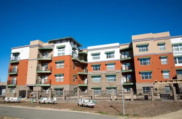 $1,415 | 25 Harbour Way, Richmond, CA 94801