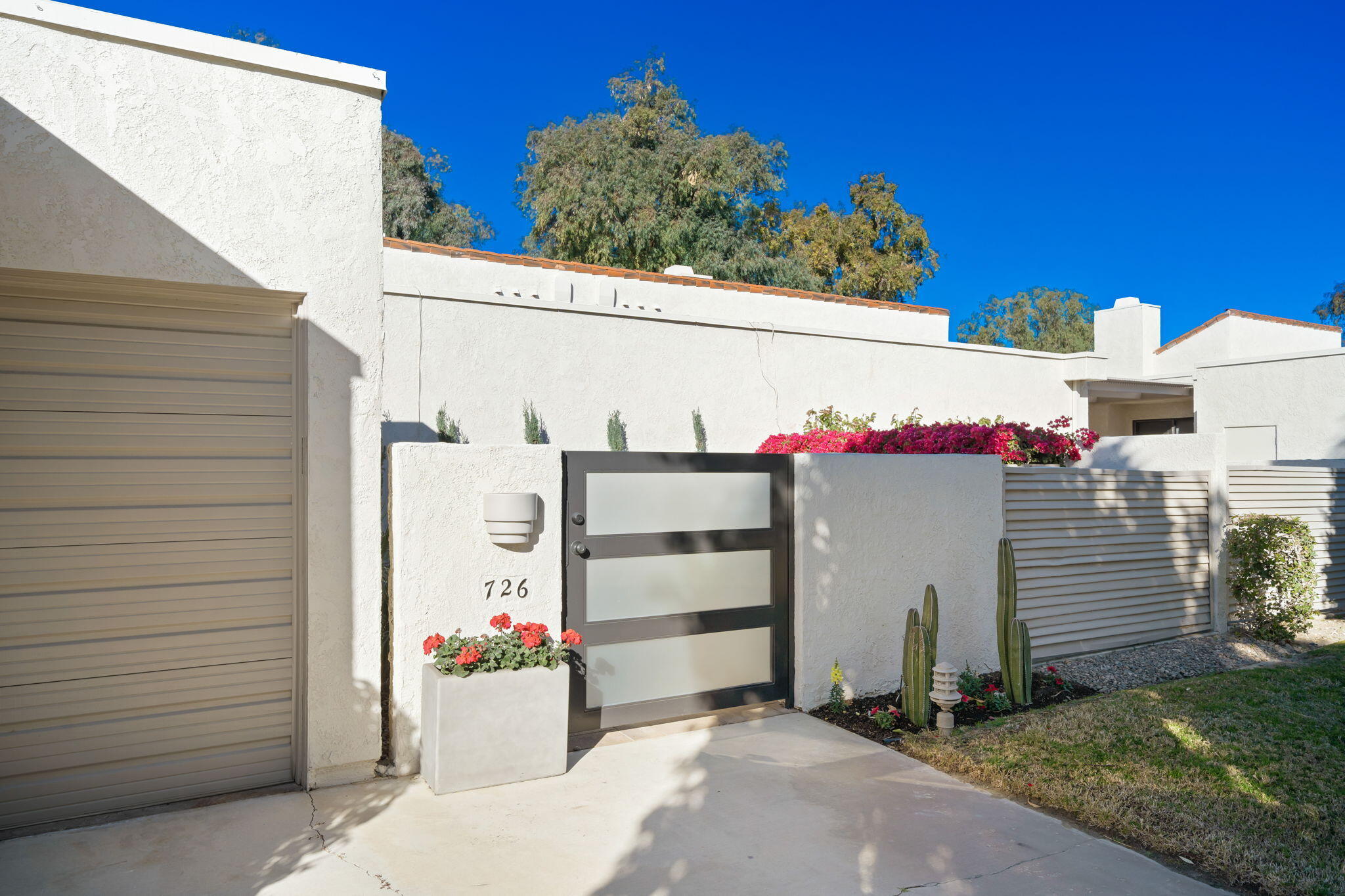 726 Inverness Drive Rancho Mirage, CA 92270 - Photo 5 of 37 10-web-or-mls-JBInverness_2023_010