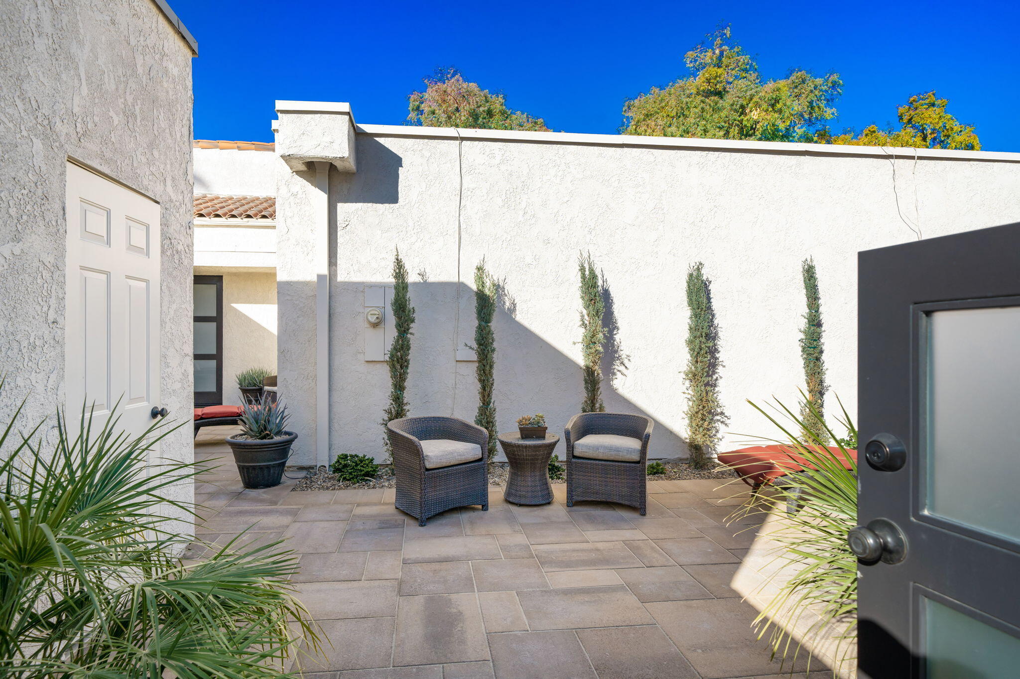 726 Inverness Drive Rancho Mirage, CA 92270 - Photo 6 of 37 11-web-or-mls-JBInverness_2023_011