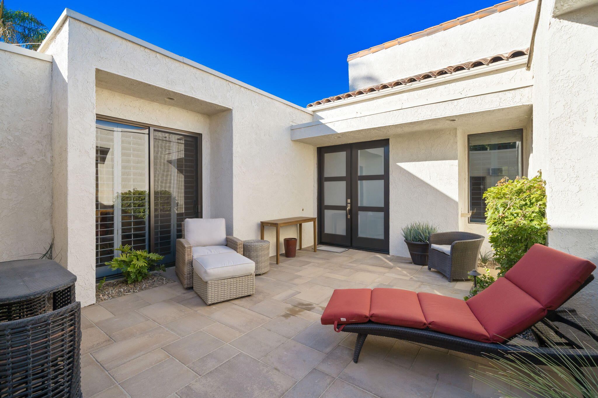 726 Inverness Drive Rancho Mirage, CA 92270 - Photo 7 of 37 13-web-or-mls-JBInverness_2023_013