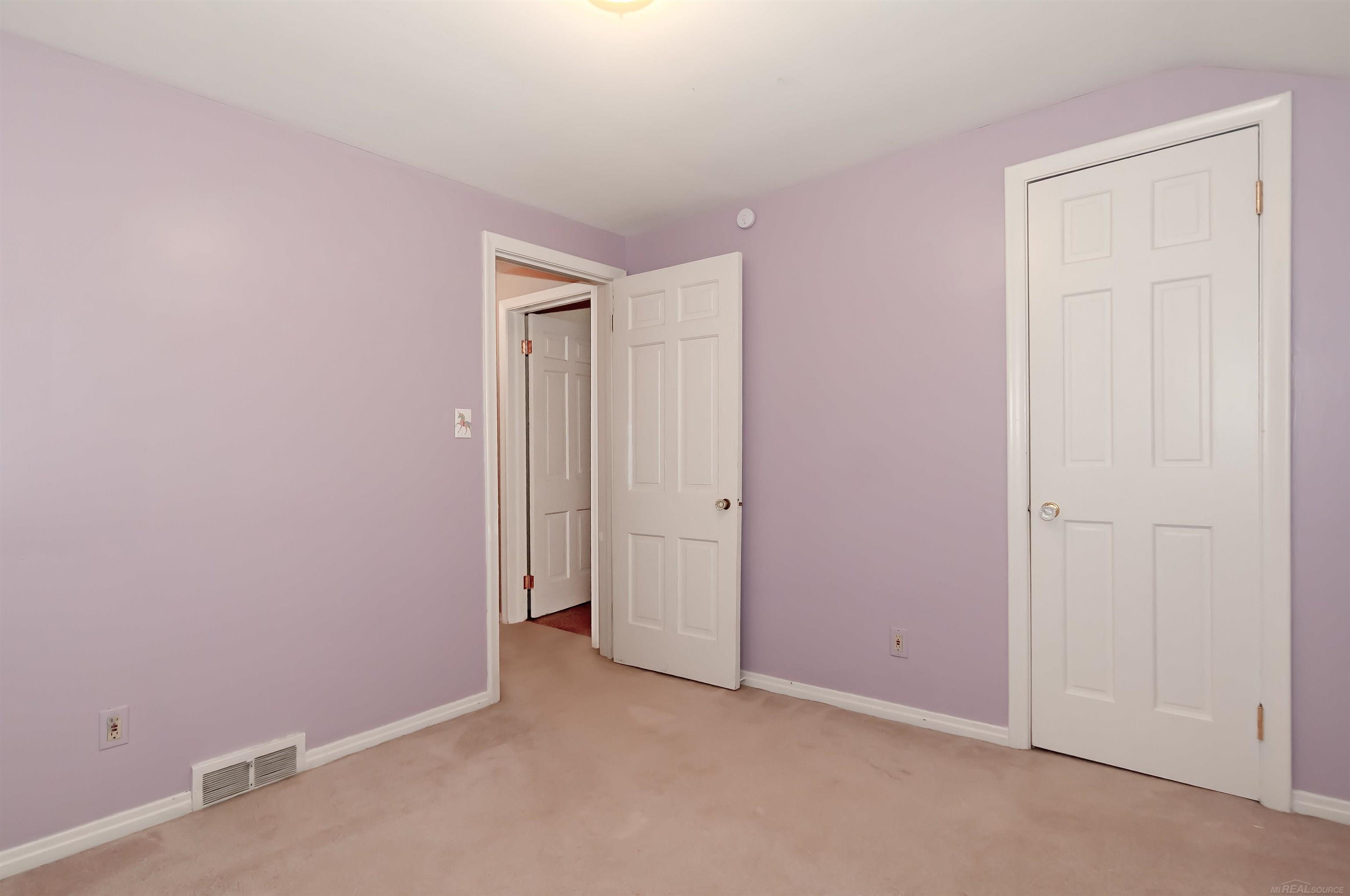 1891 Oxford Road Grosse Pointe Woods, MI 48236 - Photo 19 of 34