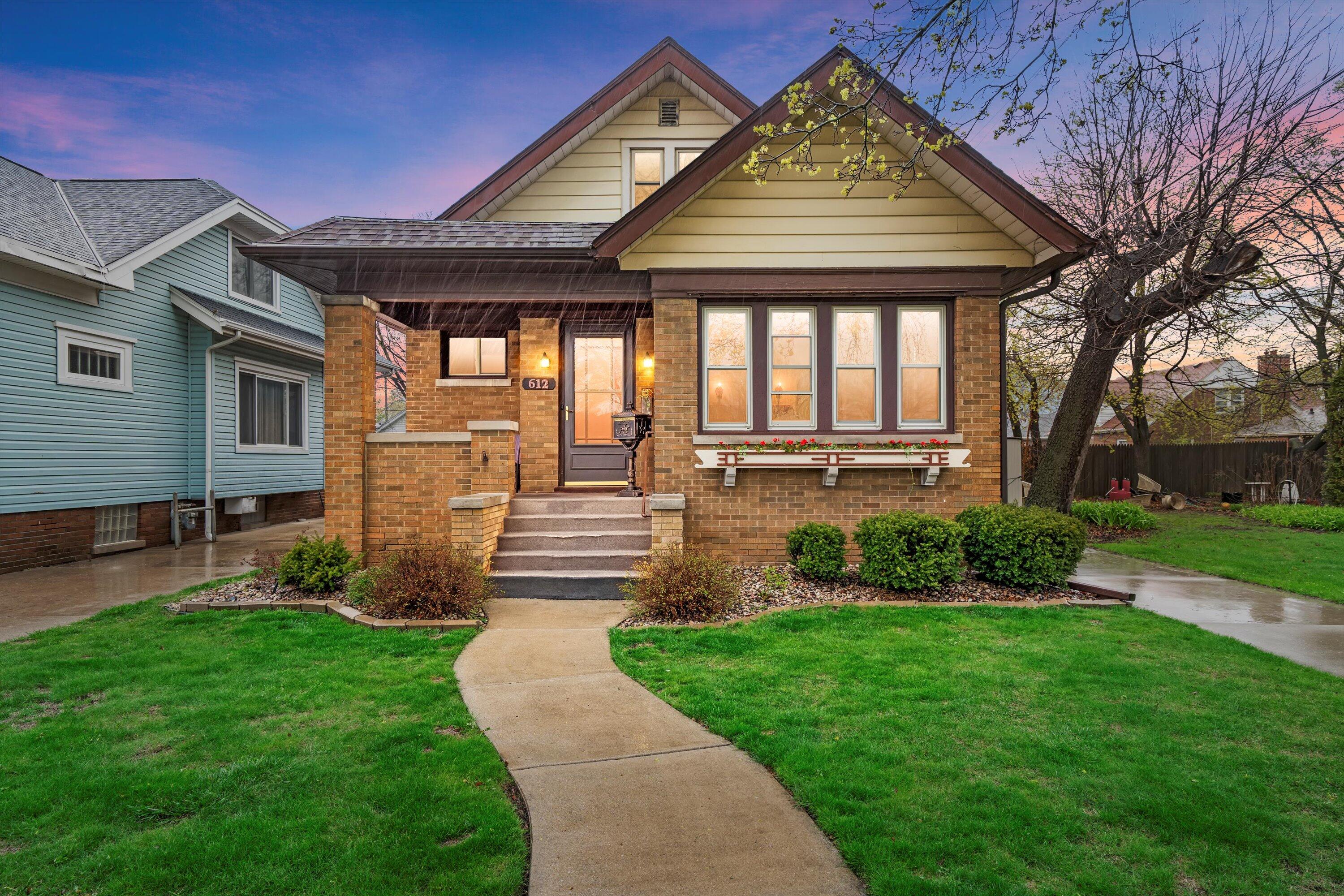 612 Romayne Avenue Racine, WI 53402 - Photo 1 of 1 01-DSC06904_dte