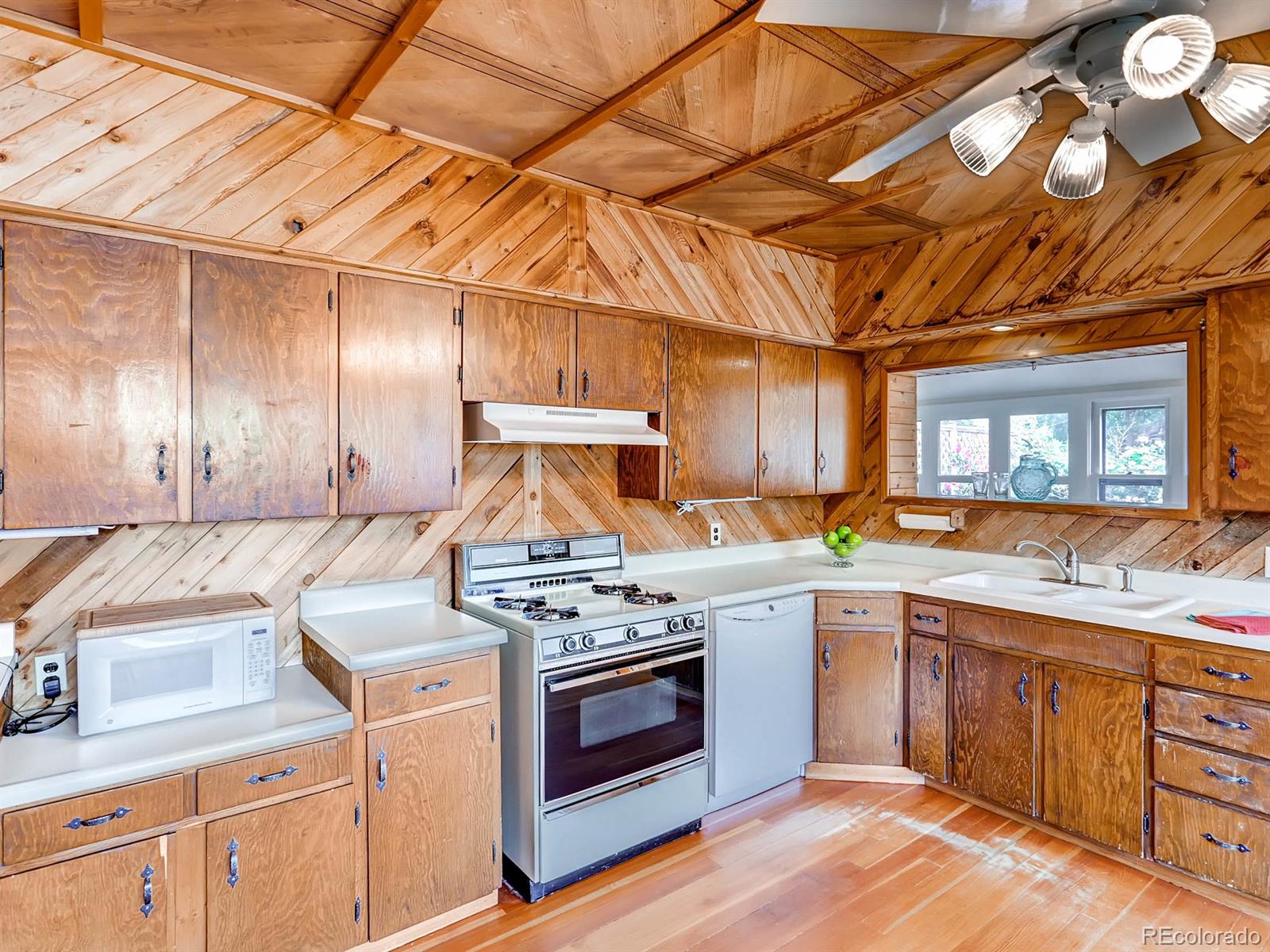 2890 Reed Street Wheat Ridge, CO 80033 - Photo 13 of 28 Gallery Image 13