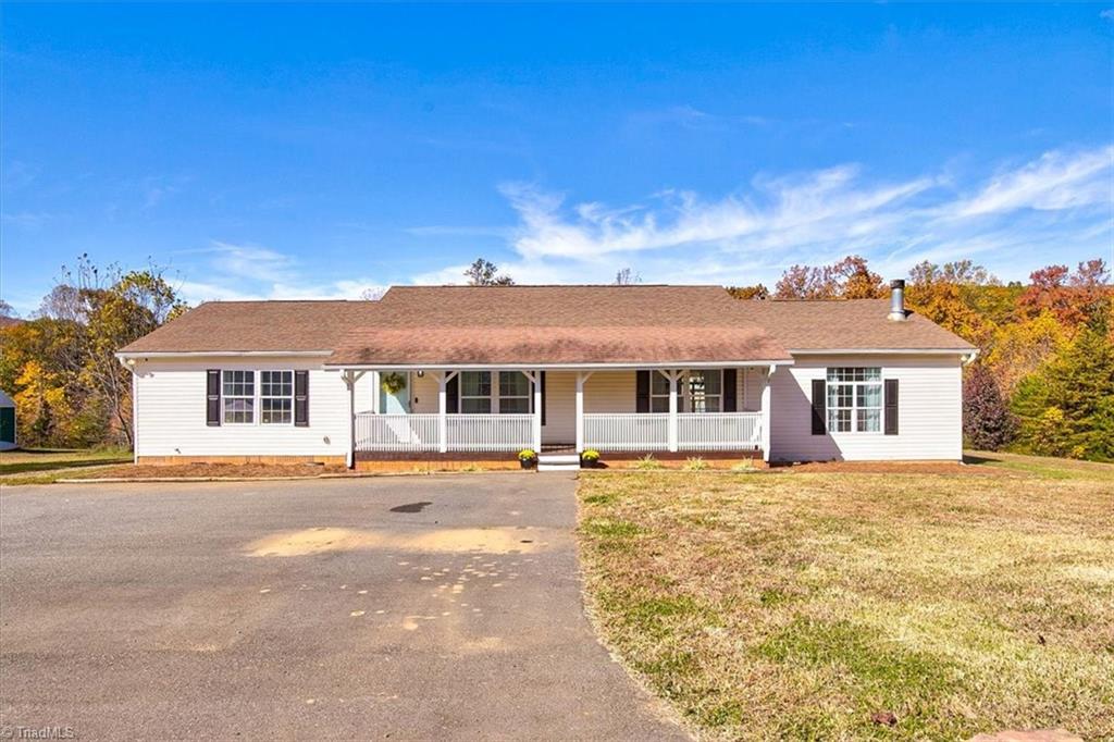 1040 Robin Road Walnut Cove, NC 27052 - Photo 3 of 50 Gallery Image 3