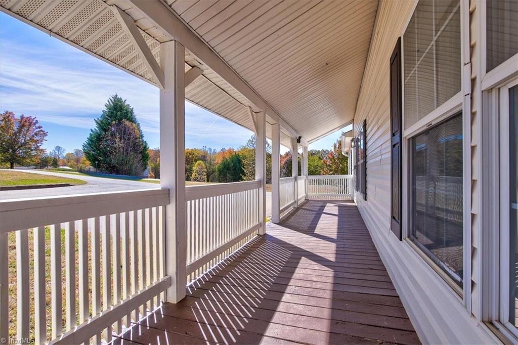 1040 Robin Road Walnut Cove, NC 27052 - Photo 4 of 50 Gallery Image 4