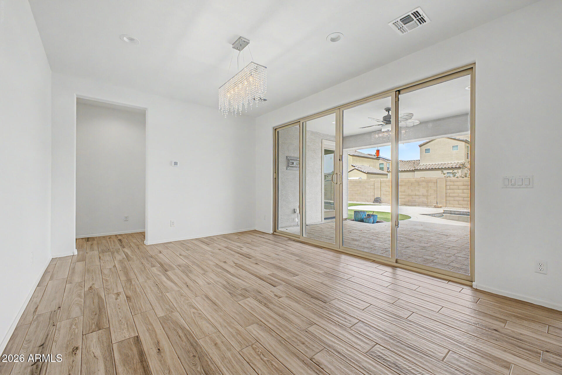 8010 West Atlantis Way Phoenix, AZ 85043 - Photo 12 of 41