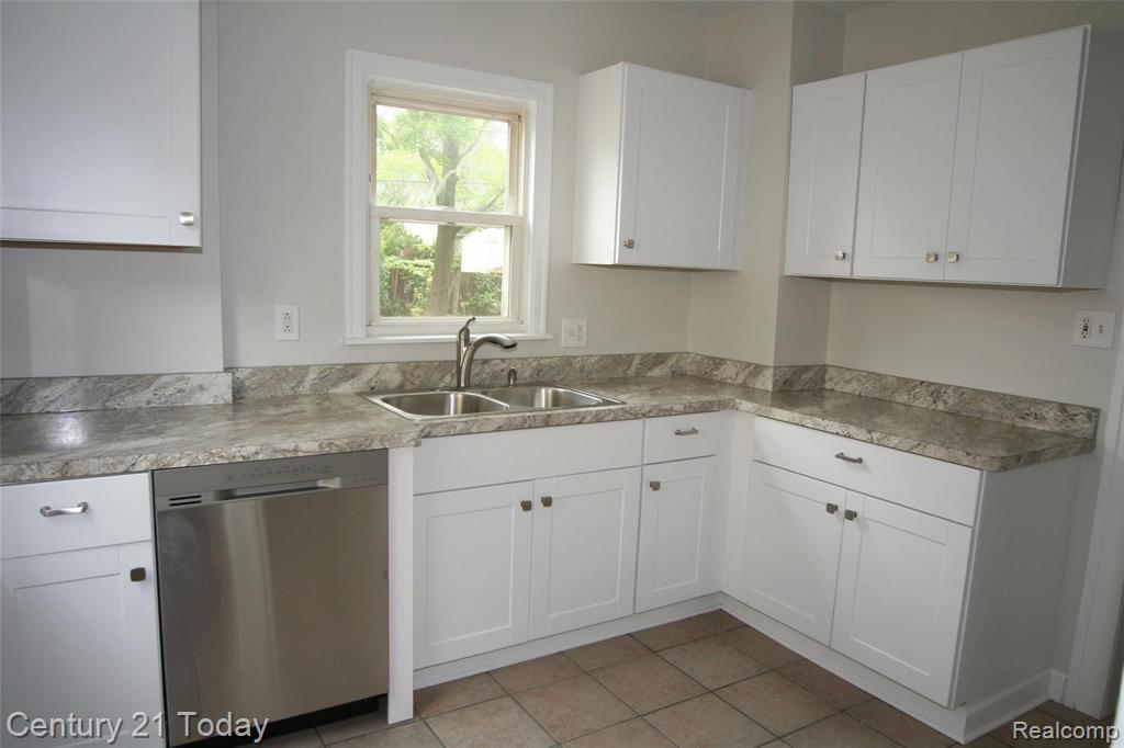77 East Rutgers Avenue Pontiac, MI 48340 - Photo 6 of 23 Gallery Image 6