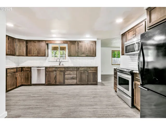 $485,000 | 26019 Marina Road, Veneta, OR 97487