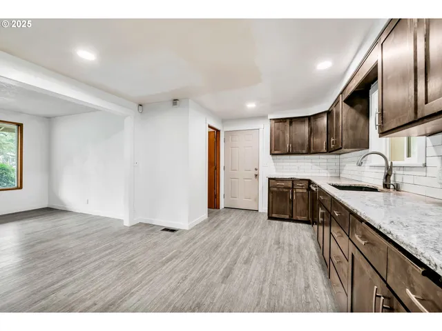 $485,000 | 26019 Marina Road, Veneta, OR 97487