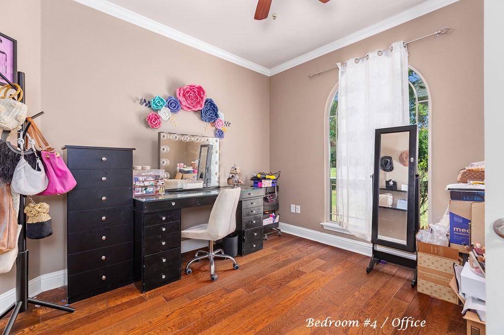 1171 Old Ewing Road Lufkin, TX 75901 - Photo 26 of 49 a workspace with furniture