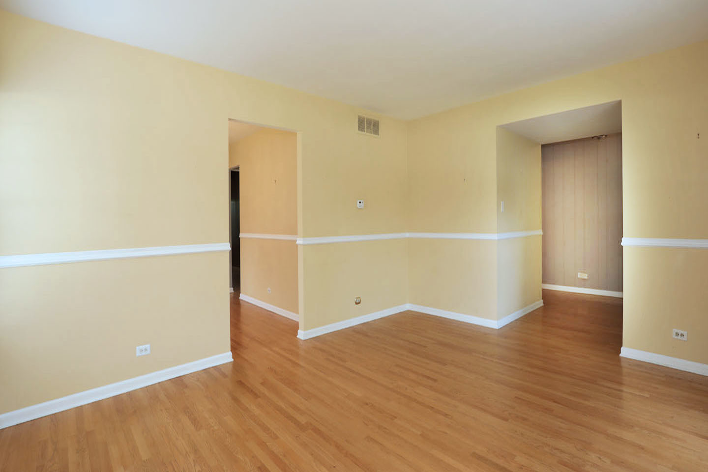 1324 Chartwell Road Schaumburg, IL 60169 - Photo 5 of 36