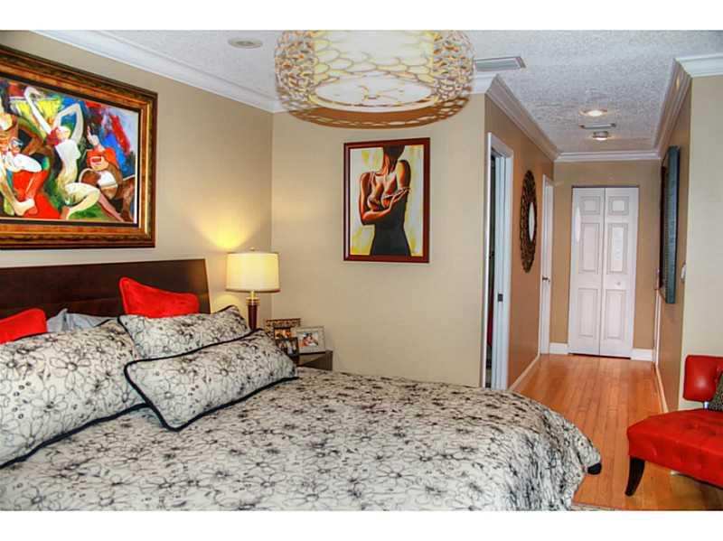 125 North Birch Road, Unit 107 Fort Lauderdale, FL 33304 - Photo 21 of 35 a bedroom with a bed and painting on the wall