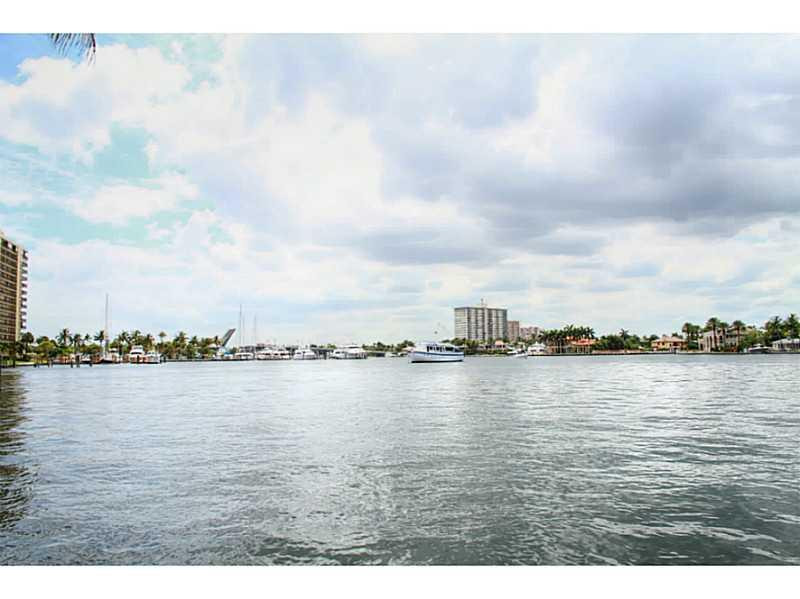 125 North Birch Road, Unit 107 Fort Lauderdale, FL 33304 - Photo 32 of 35 a view of an ocean with city view