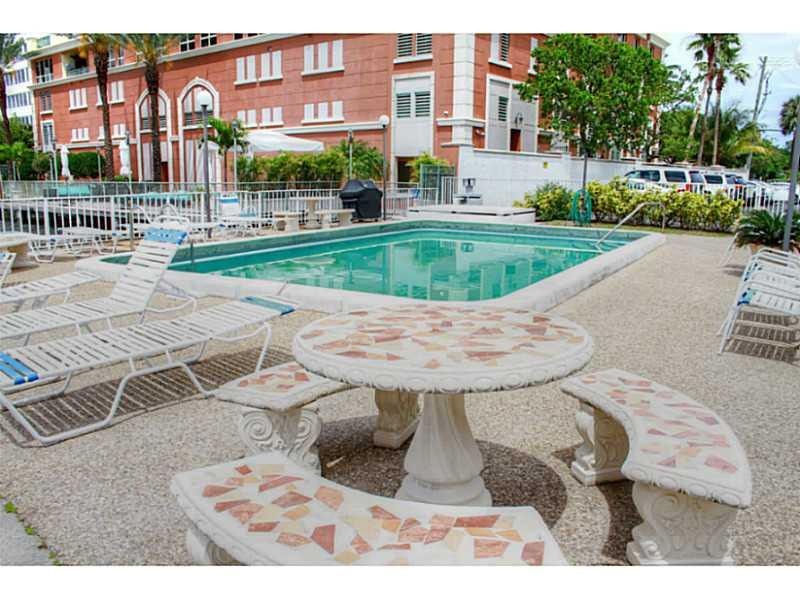 125 North Birch Road, Unit 107 Fort Lauderdale, FL 33304 - Photo 34 of 35 a view of a patio with a table and chairs