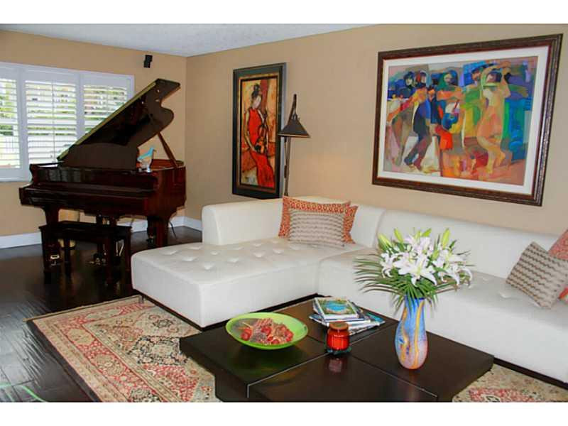 125 North Birch Road, Unit 107 Fort Lauderdale, FL 33304 - Photo 7 of 35 a living room with furniture and flowers