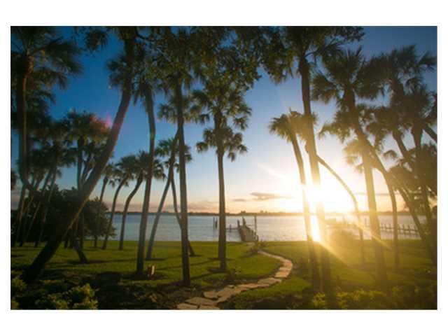 23 Ridgeland Drive Stuart, FL 34996 - Photo 4 of 33 Gallery Image 4