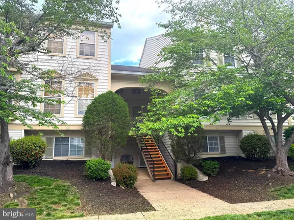 $1,950 | 8141 Bayonet Way, Unit 204, Manassas, VA 20109