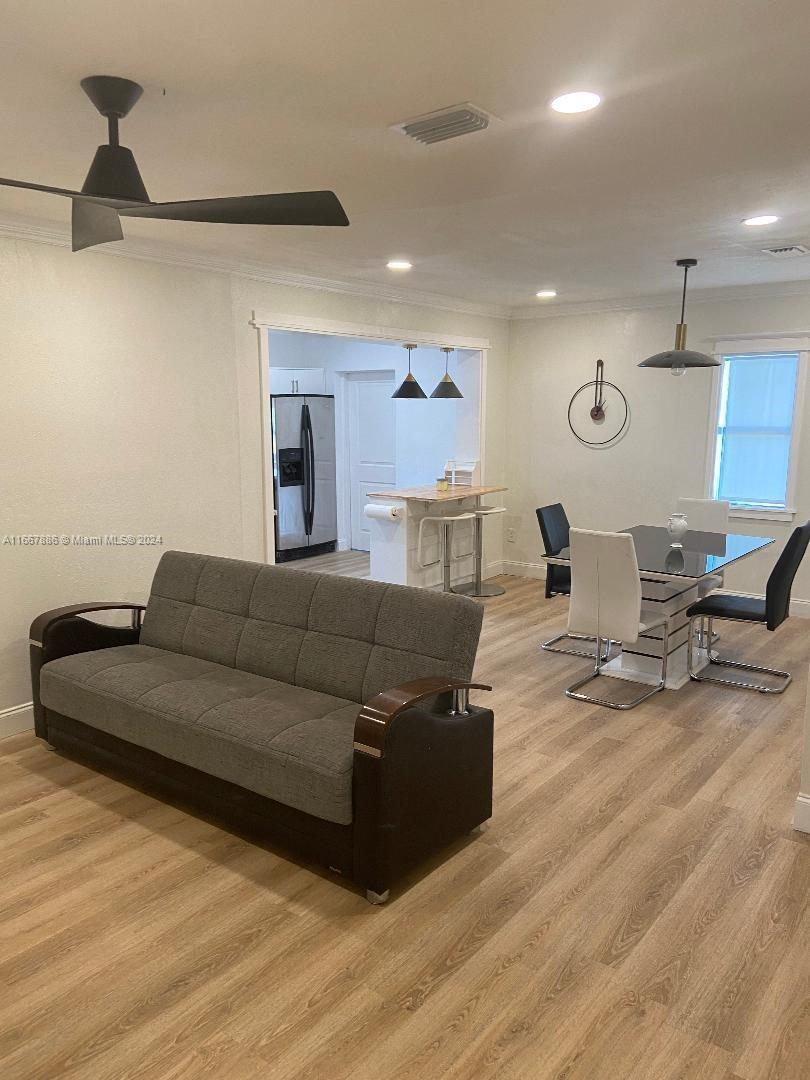 913 Foster Road Hallandale Beach, FL 33009 - Photo 9 of 12 Gallery Image 9
