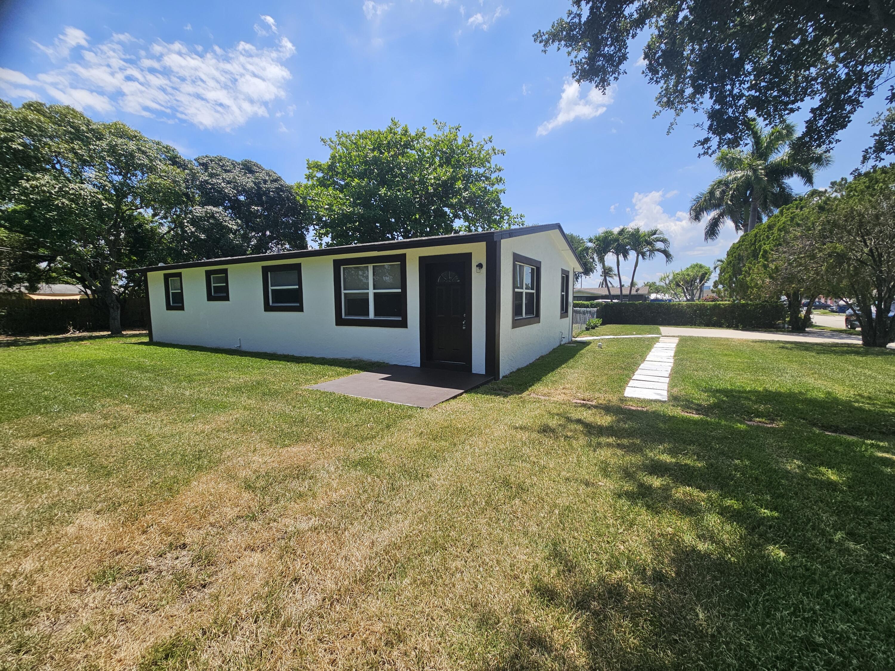 1605 West 10th Street Riviera Beach, FL 33404 - Photo 14 of 52 20260509_140240
